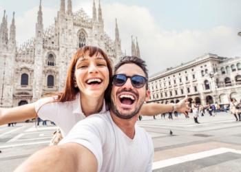 Beyond the Selfie: Experiencing Famous Places in a Personal Way
