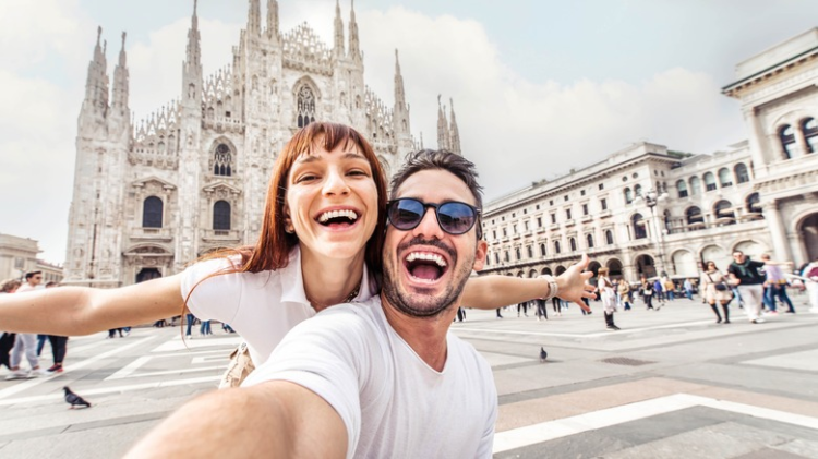 Beyond the Selfie: Experiencing Famous Places in a Personal Way