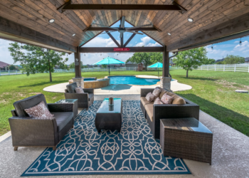 Creating Outdoor Living Spaces That Make Your Texas Home the Ultimate Entertaining Destination