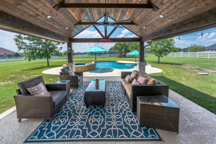 Creating Outdoor Living Spaces That Make Your Texas Home the Ultimate Entertaining Destination