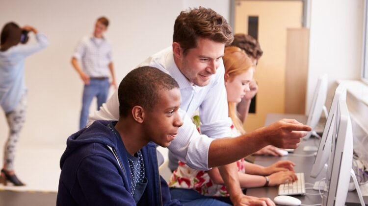 How Smart Tech Is Changing the Way Students Study and Write