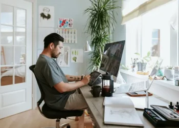 How to Transition from a Side Hustle to a Full-Time Business Owner