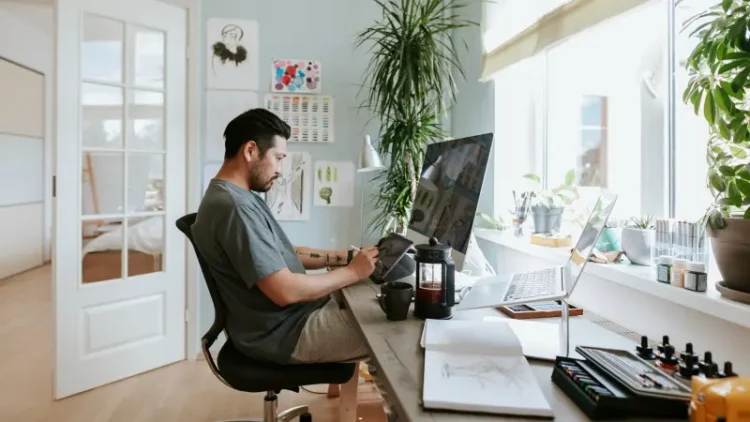 How to Transition from a Side Hustle to a Full-Time Business Owner