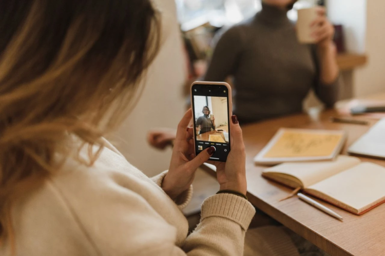 RetouchMe vs. DIY Editing: Which Gets You the Most Realistic Results in 2026?