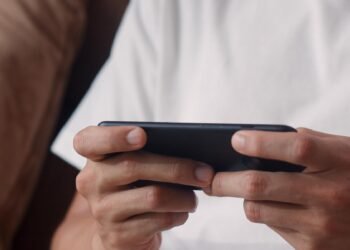 Six of the most popular smartphone games in the UK right now