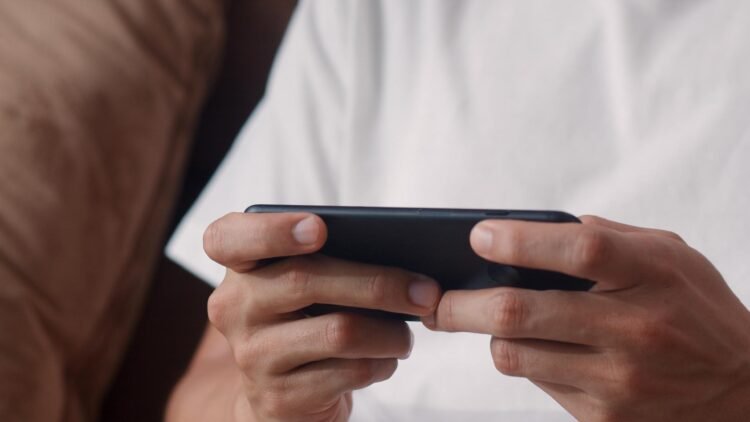 Six of the most popular smartphone games in the UK right now